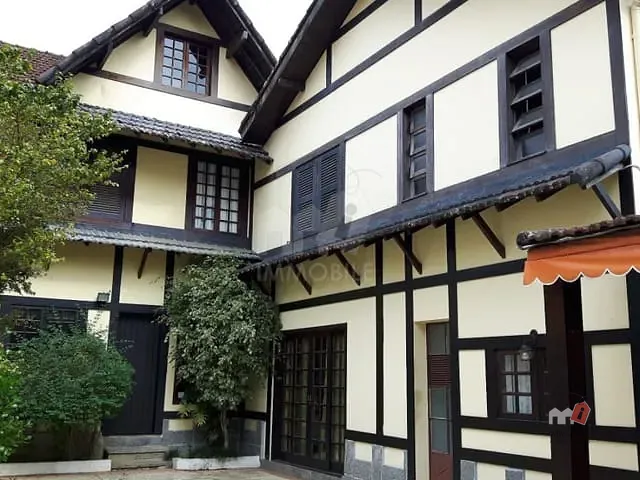 Casa à venda, no bairro Valparaíso em Petrópolis