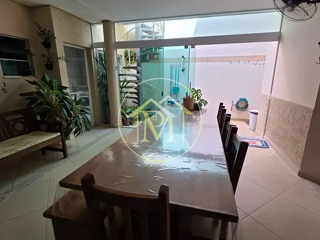 Casa com 330m² 4 quartos e 4 banheiros, à venda, no bairro Aparecidinha em Sorocaba