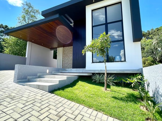 Casa com 185m² 3 quartos e 3 banheiros, à venda, no bairro Contorno em Ponta Grossa