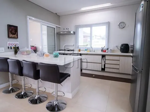 Casa com 1300m², à venda, no bairro Esperança em Londrina