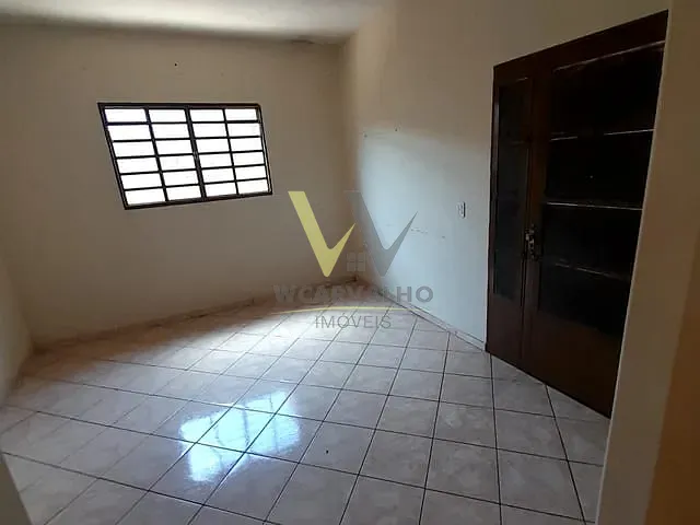 Casa com 270m² 3 quartos e 2 banheiros, à venda, no bairro Alvorada em Anápolis