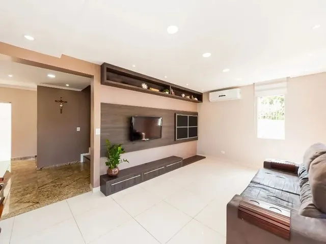 Casa com 187m² 4 quartos e 4 banheiros, à venda, no bairro Santa Felicidade em Curitiba