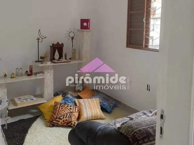 Casa com 253m² 3 quartos e 2 banheiros, à venda, no bairro Conjunto Residencial Vale dos Pinheiros em São José Dos Campos