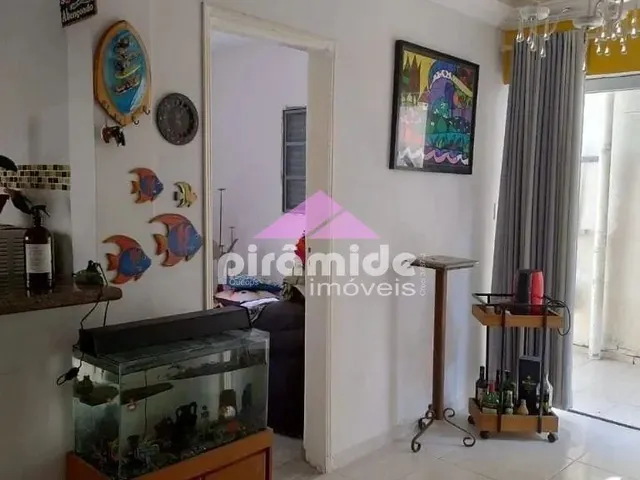 Casa com 253m² 3 quartos e 2 banheiros, à venda, no bairro Conjunto Residencial Vale dos Pinheiros em São José Dos Campos