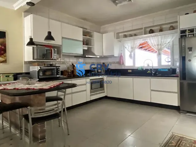 Casa com 250m² 3 quartos e 3 banheiros, à venda, no bairro Bandeirantes em Londrina