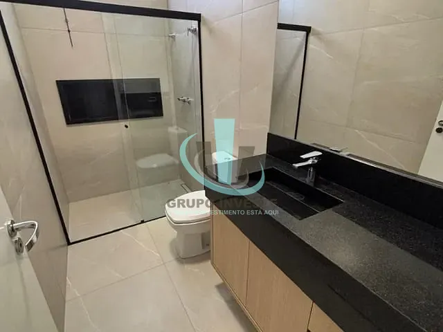 Casa com 275m² 3 quartos e 3 banheiros, à venda ou para alugar, no bairro CONDOMÍNIO VILLAGE DAMHA III em ARARAQUARA