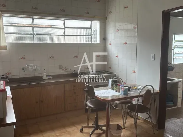 Casa com 345m² 3 quartos e 2 banheiros, à venda, no bairro Jardim das Nações em Taubaté
