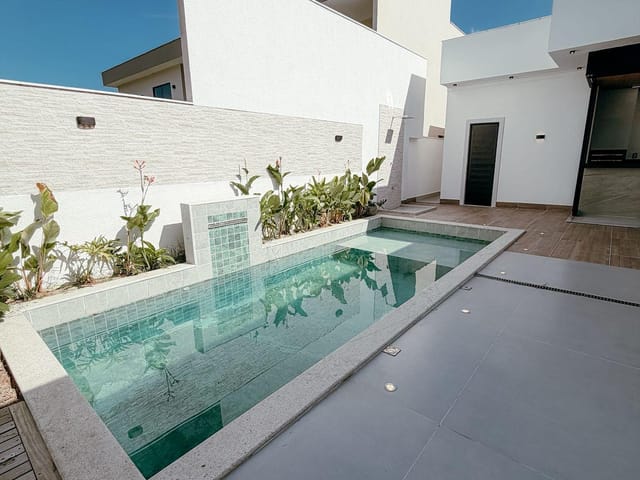 Casa 3 quartos e 4 banheiros, à venda, no bairro Lagoa em Macaé