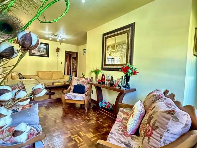 Casa com 251m² 4 quartos e 5 banheiros, à venda, no bairro Jardim Carvalho em Ponta Grossa