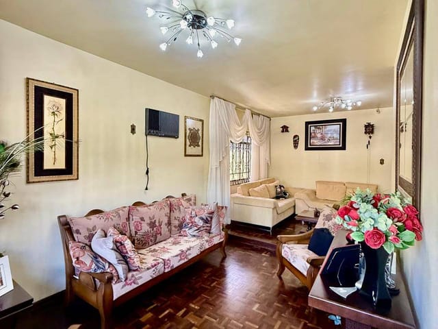 Casa com 251m² 4 quartos e 5 banheiros, à venda, no bairro Jardim Carvalho em Ponta Grossa