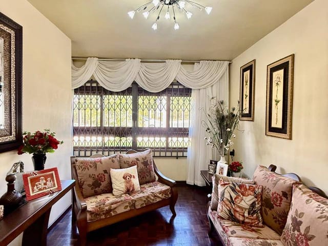 Casa com 251m² 4 quartos e 5 banheiros, à venda, no bairro Jardim Carvalho em Ponta Grossa