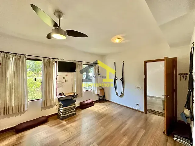 Casa com 453m², à venda, no bairro Parque Ideal em Carapicuíba