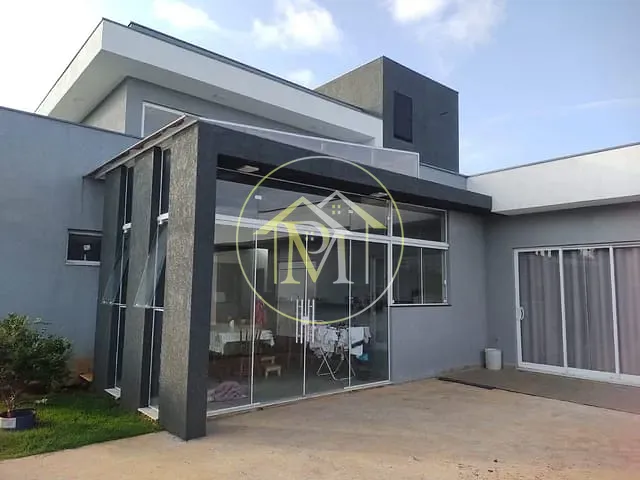 Casa com 1000m² 3 quartos e 4 banheiros, à venda, no bairro Centro em Salto de Pirapora