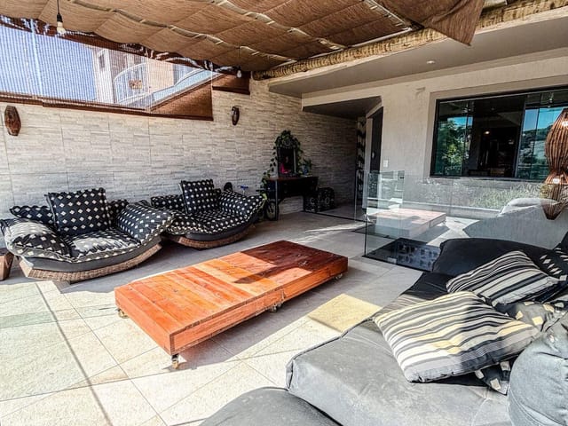 Casa 3 quartos e 3 banheiros, à venda ou para alugar, no bairro Lagoa em Macaé
