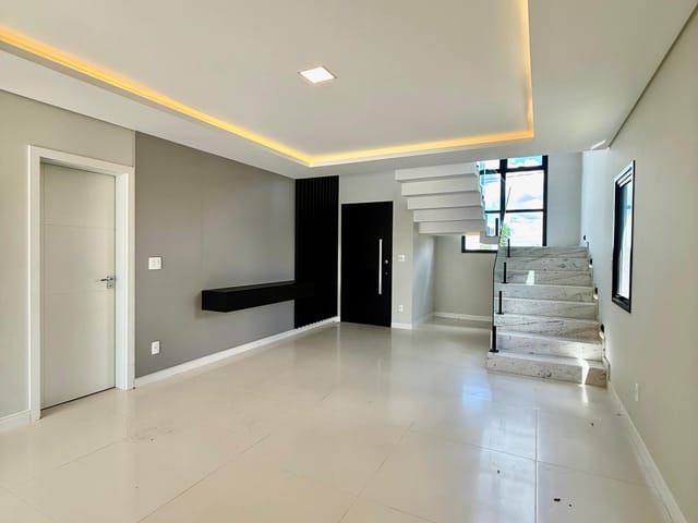 Casa com 232m² 4 quartos e 5 banheiros, à venda, no bairro Jardim Carvalho em Ponta Grossa
