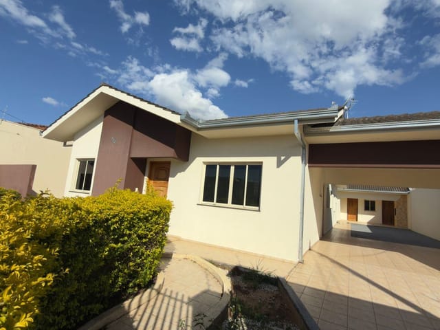 Casa comercial ou residencial com 4 dormitórios para alugar - Órfãs