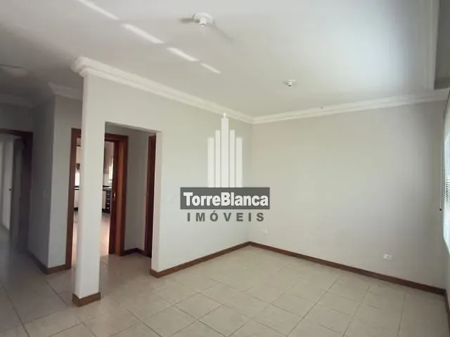 Casa com 300m² 4 quartos e 3 banheiros, à venda, no bairro Órfãs em Ponta Grossa
