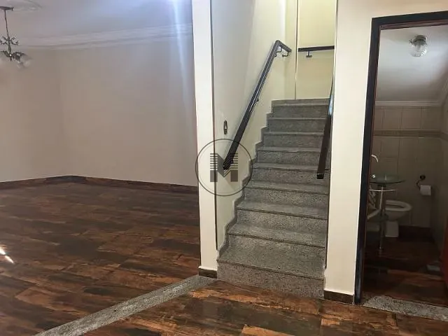 Casa com 250m² 4 quartos e 4 banheiros, à venda, no bairro Vila Jacobelli em Guaratinguetá