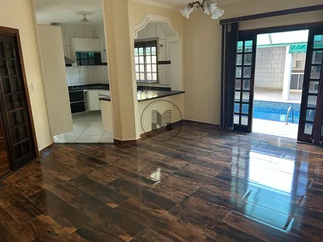 Casa com 250m² 4 quartos e 4 banheiros, à venda, no bairro Vila Jacobelli em Guaratinguetá