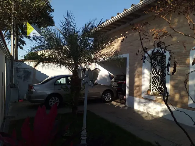 Casa com 300m² 3 quartos e 3 banheiros, à venda, no bairro Vila Santos em Caçapava
