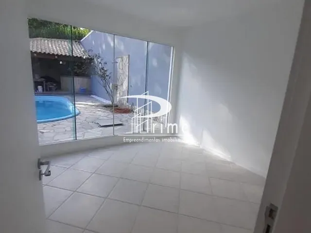 Casa com 200m² 3 quartos e 4 banheiros, à venda, no bairro Itaipu em Niterói