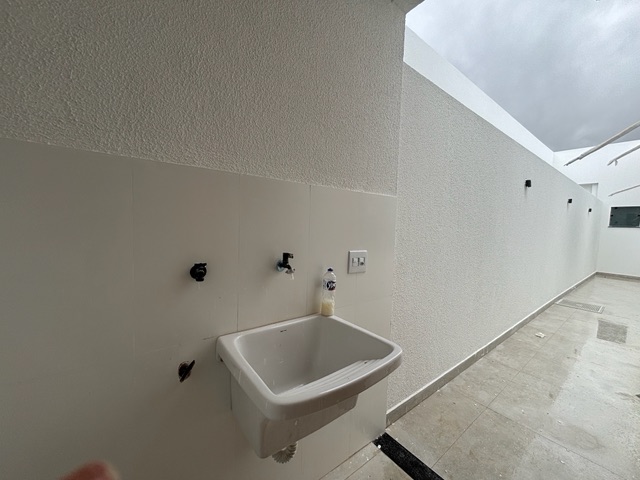 Casa 3 quartos e 2 banheiros, à venda, no bairro Vale das palmeiras em Macaé