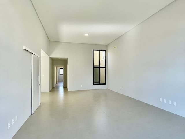 Casa com 255m² 3 quartos e 5 banheiros, à venda, no bairro Colônia Dona Luíza em Ponta Grossa