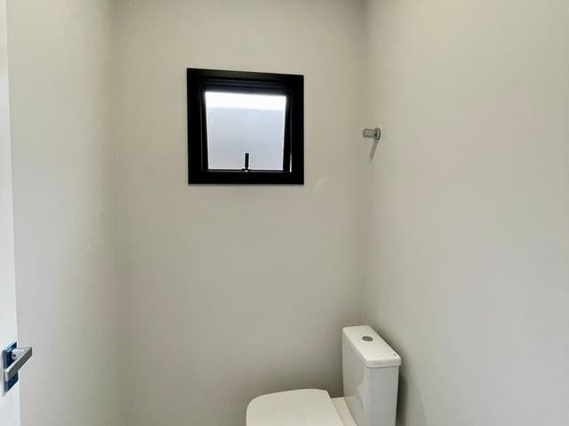 Casa com 255m² 3 quartos e 5 banheiros, à venda, no bairro Colônia Dona Luíza em Ponta Grossa