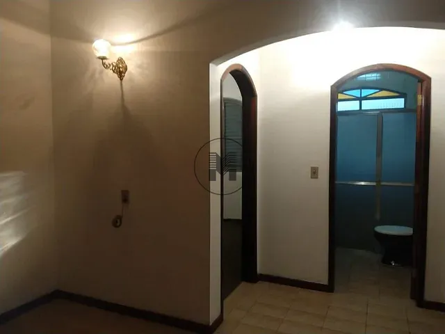 Casa com 355m² 4 quartos e 2 banheiros, à venda, no bairro Centro em Taubaté