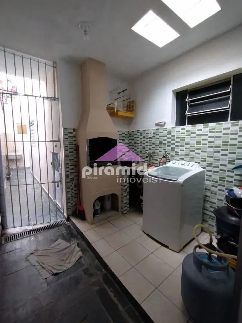 Casa, 4 quartos, 196 m² - Foto 1