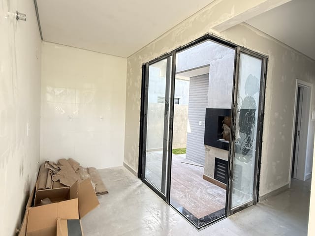 Casa com 94m² 3 quartos e 2 banheiros, à venda, no bairro Colônia Dona Luíza em Ponta Grossa