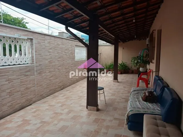Casa com 171m² 2 quartos e 3 banheiros, à venda, no bairro Jardim Primavera em Caraguatatuba