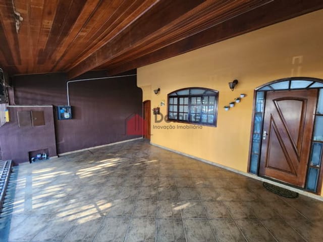 Casa com 175m² 4 quartos e 2 banheiros, à venda, no bairro Jardim Santa Luzia em Pindamonhangaba