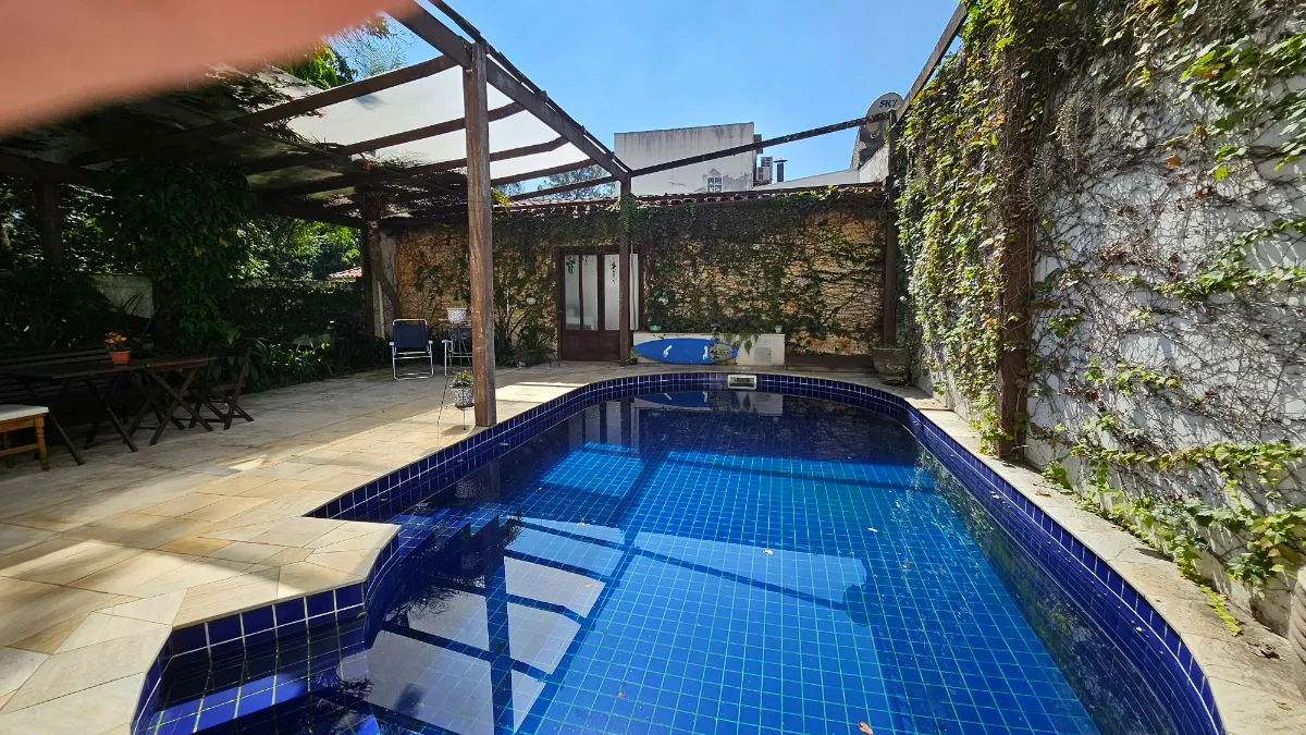 Casa para venda em Vila Cordeiro com 3 quartos, sendo 3 suítes, 372m²