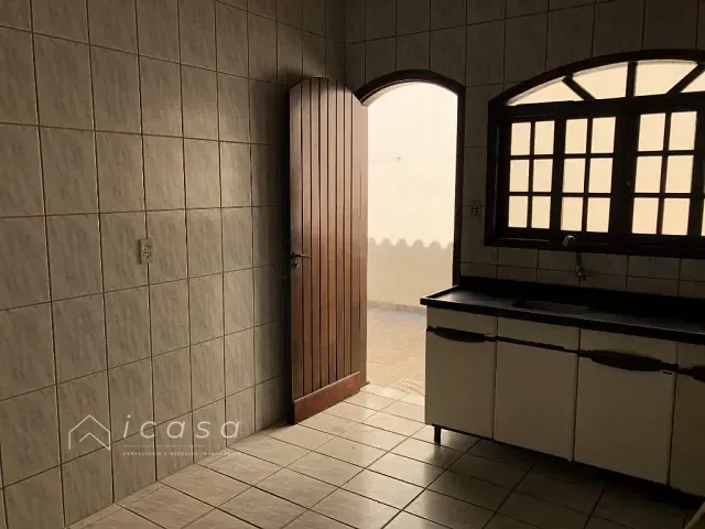 Casa com 250m² 5 quartos e 2 banheiros, à venda, no bairro Jardim Caçapava em Caçapava