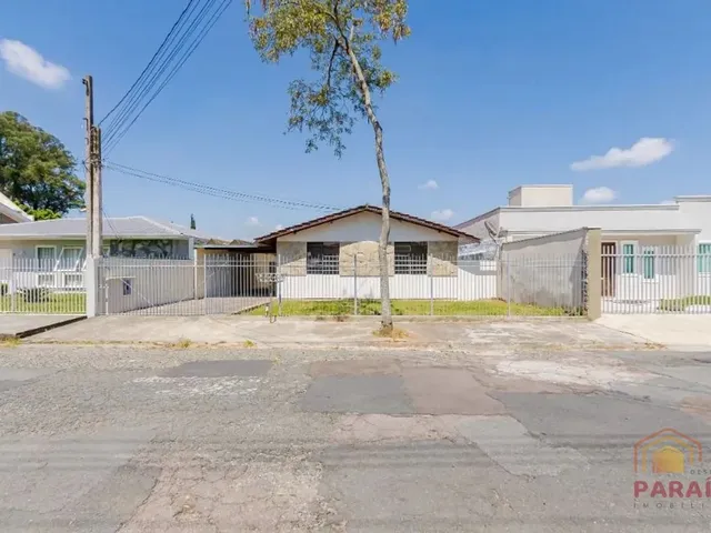 Casa com 300m² 3 quartos e 1 banheiro, para alugar, no bairro Bacacheri em Curitiba