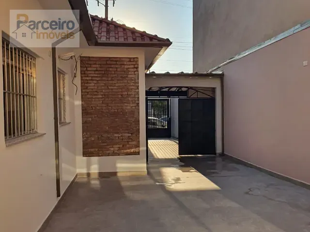 Casa com 200m² 3 quartos e 2 banheiros, para alugar, no bairro Vila Carrão em São Paulo