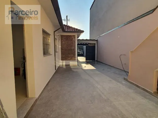 Casa com 200m² 3 quartos e 2 banheiros, para alugar, no bairro Vila Carrão em São Paulo