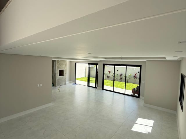 Casa com 232m² 4 quartos e 5 banheiros, à venda, no bairro Jardim Carvalho em Ponta Grossa