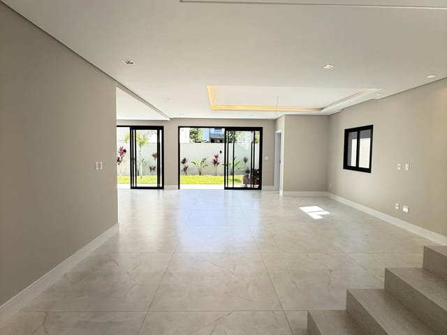Casa com 232m² 4 quartos e 5 banheiros, à venda, no bairro Jardim Carvalho em Ponta Grossa