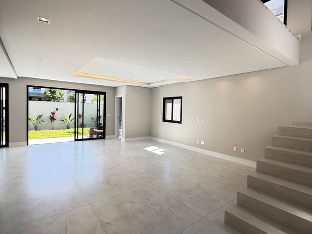 Casa com 232m² 4 quartos e 5 banheiros, à venda, no bairro Jardim Carvalho em Ponta Grossa