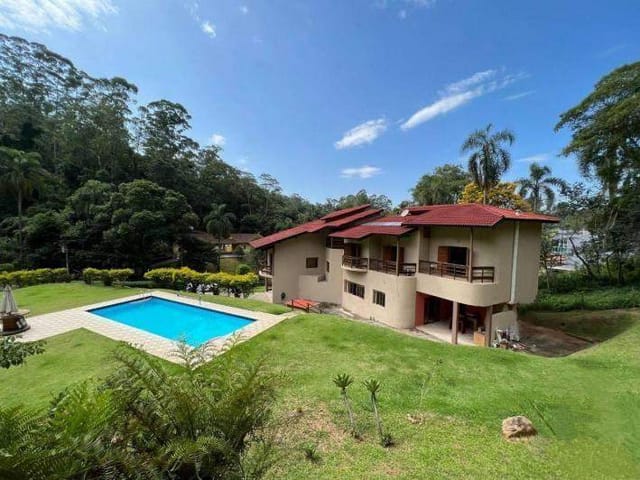 Casa 4 quartos e 4 banheiros, à venda, no bairro Jardim Itatiaia em Embu das Artes