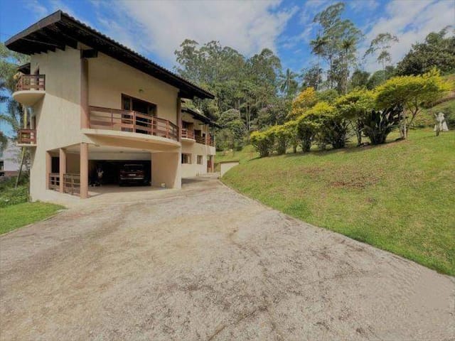 Casa 4 quartos e 4 banheiros, à venda, no bairro Jardim Itatiaia em Embu das Artes