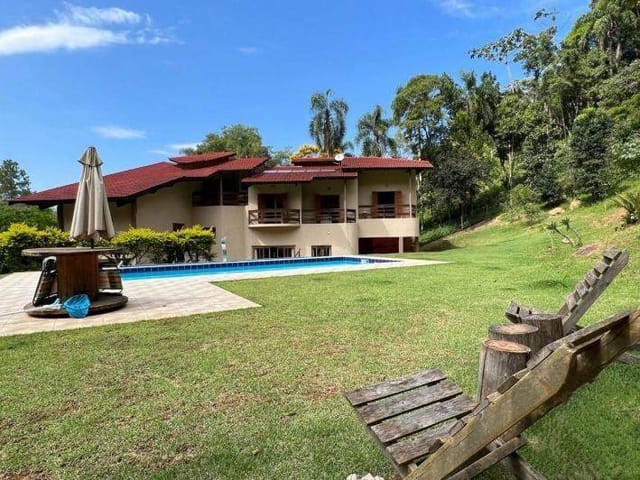 Casa 4 quartos e 4 banheiros, à venda, no bairro Jardim Itatiaia em Embu das Artes