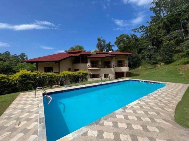 Casa 4 quartos e 4 banheiros, à venda, no bairro Jardim Itatiaia em Embu das Artes