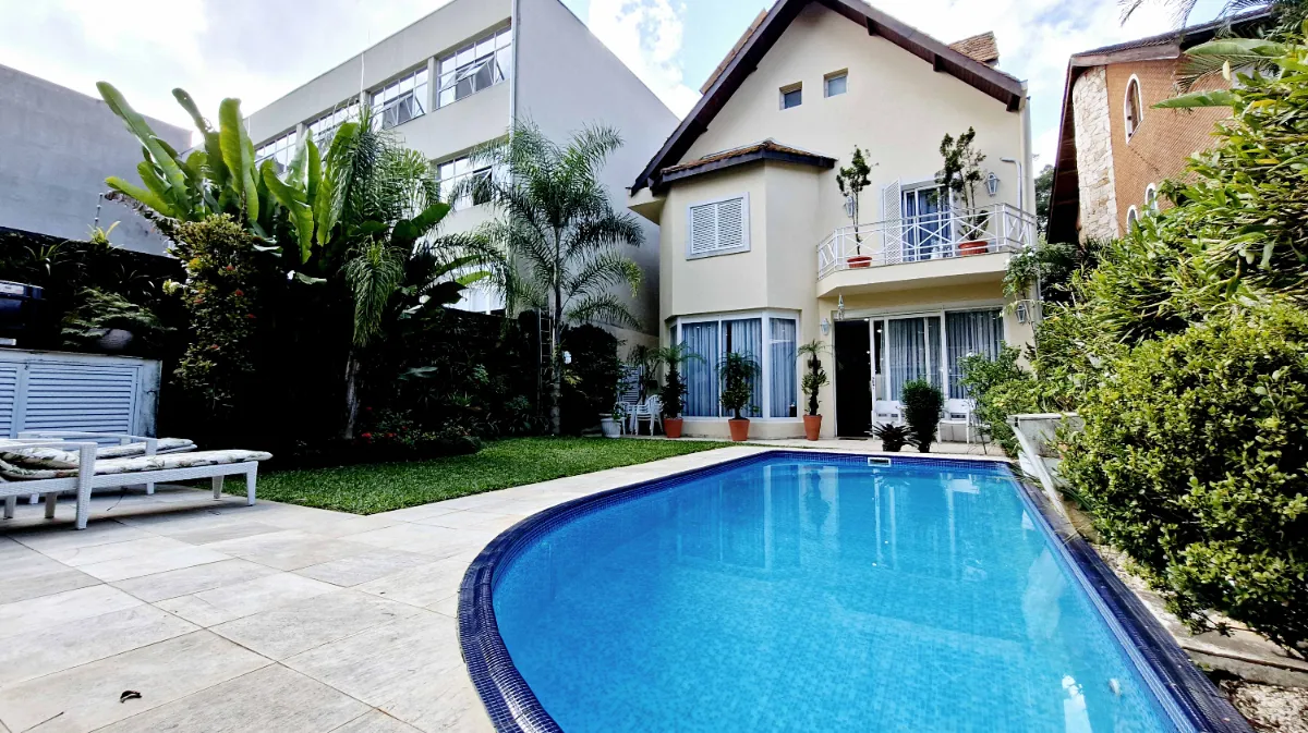 Casa para venda em Alto da Boa Vista com 4 quartos, sendo 4 suítes, 395m²