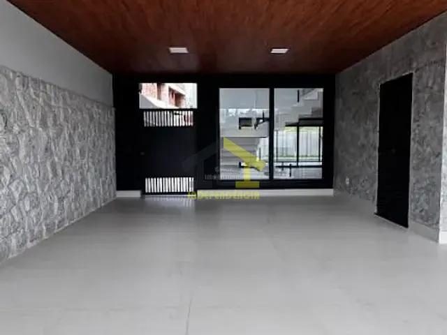 Casa com 509m² 4 quartos e 1 banheiro, à venda, no bairro Centro em Itatiba