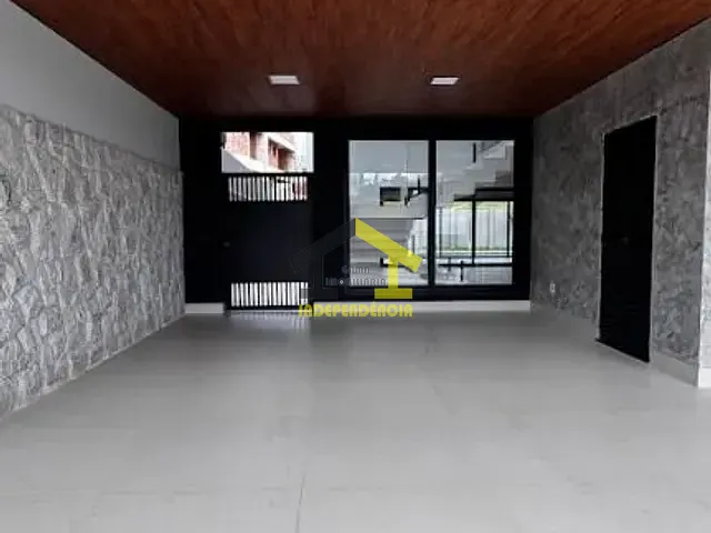 Casa com 509m² 4 quartos e 1 banheiro, à venda, no bairro Centro em Itatiba