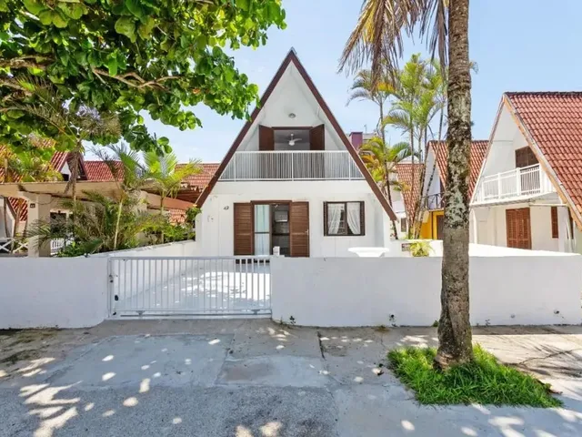 Casa com 128m² 4 quartos e 2 banheiros, à venda, no bairro Balneário Costa Azul em Matinhos