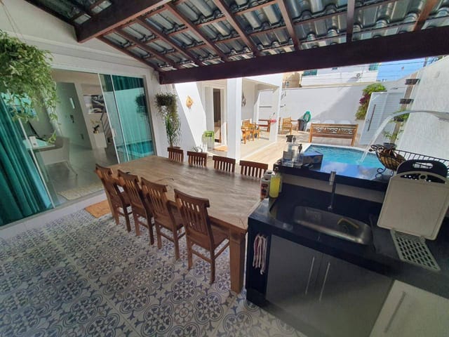 Casa 6 quartos e 5 banheiros, à venda ou para alugar, no bairro Cancela Preta em Macaé